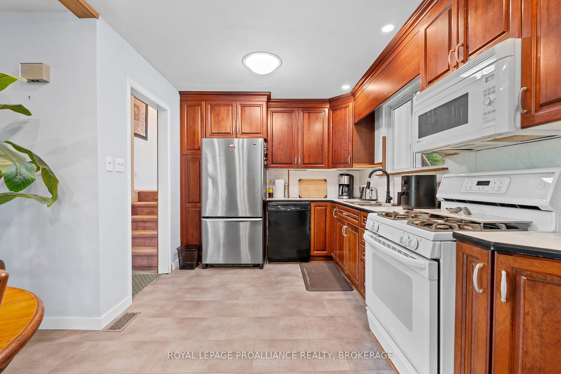 Photo 13 of 2069 Cole Hill Road, Kingston, City North of 401 — HOMEH