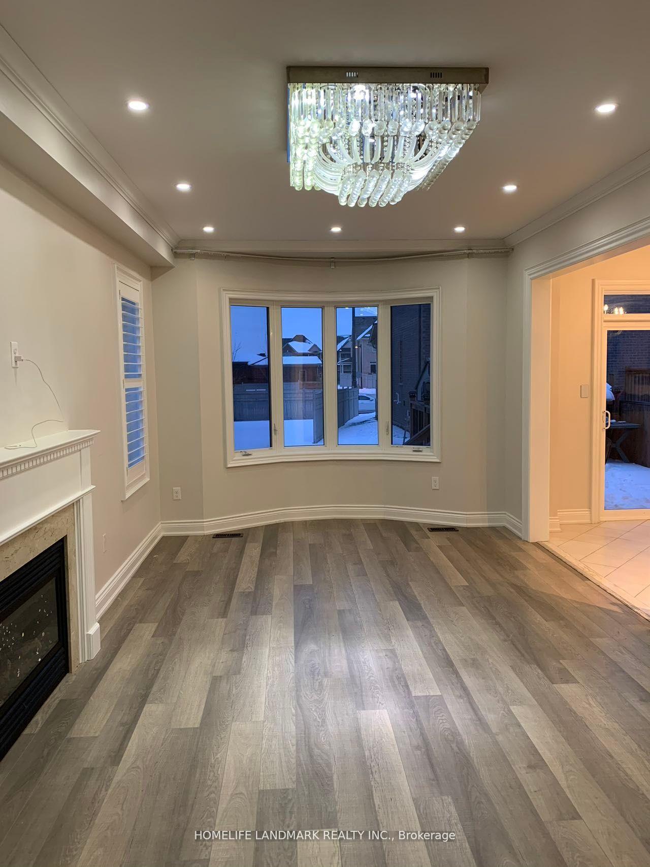 Photo 3 of 6 Hua Du Avenue, Markham, Berczy — HOMEH