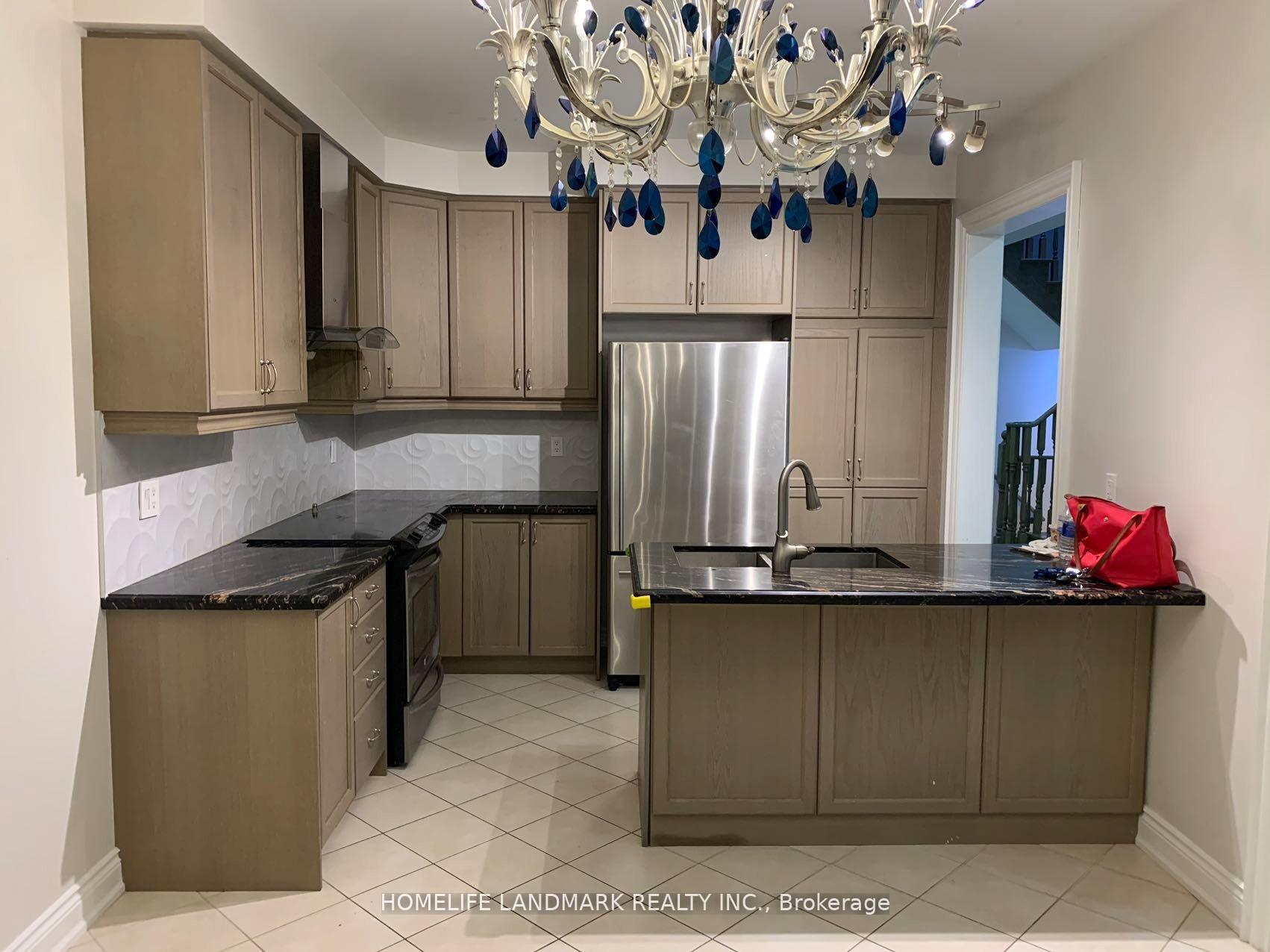 Photo 12 of 6 Hua Du Avenue, Markham, Berczy — HOMEH