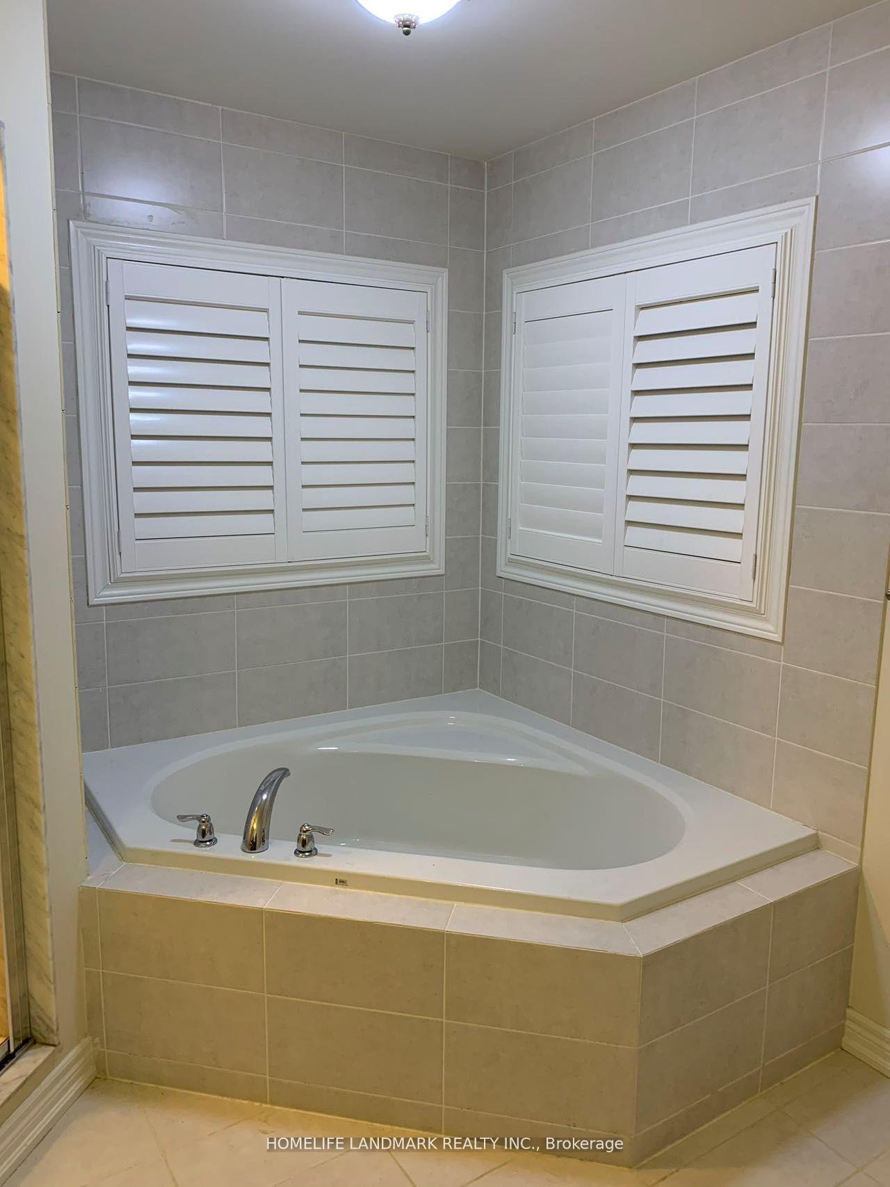 Photo 14 of 6 Hua Du Avenue, Markham, Berczy — HOMEH