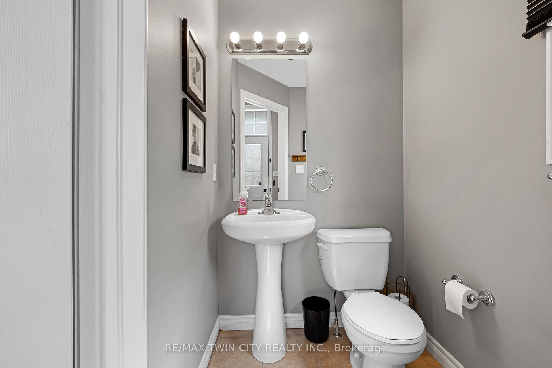 Photo 7 of 74 Colton Circle, Kitchener — HOMEH