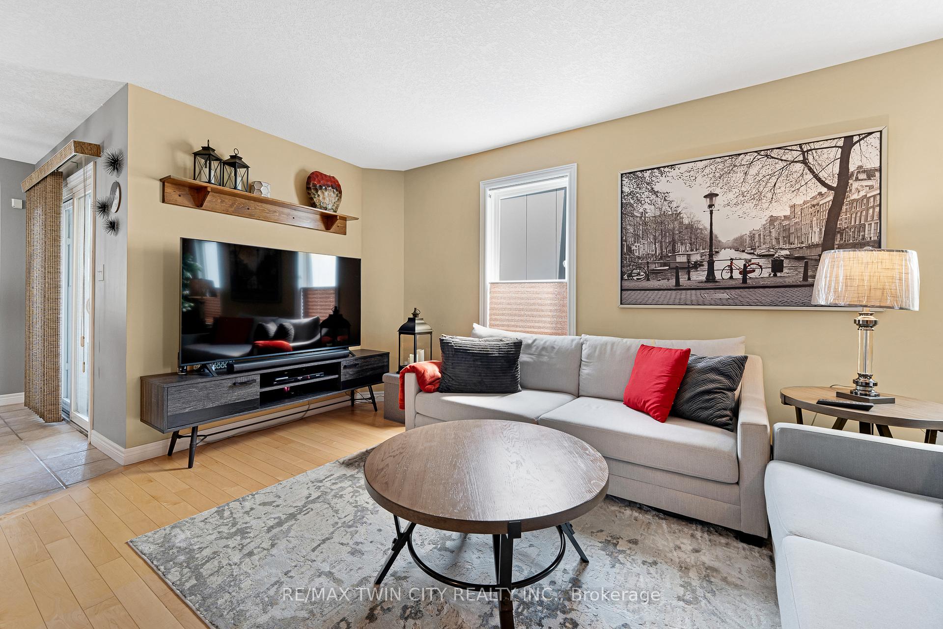 Photo 12 of 74 Colton Circle, Kitchener — HOMEH