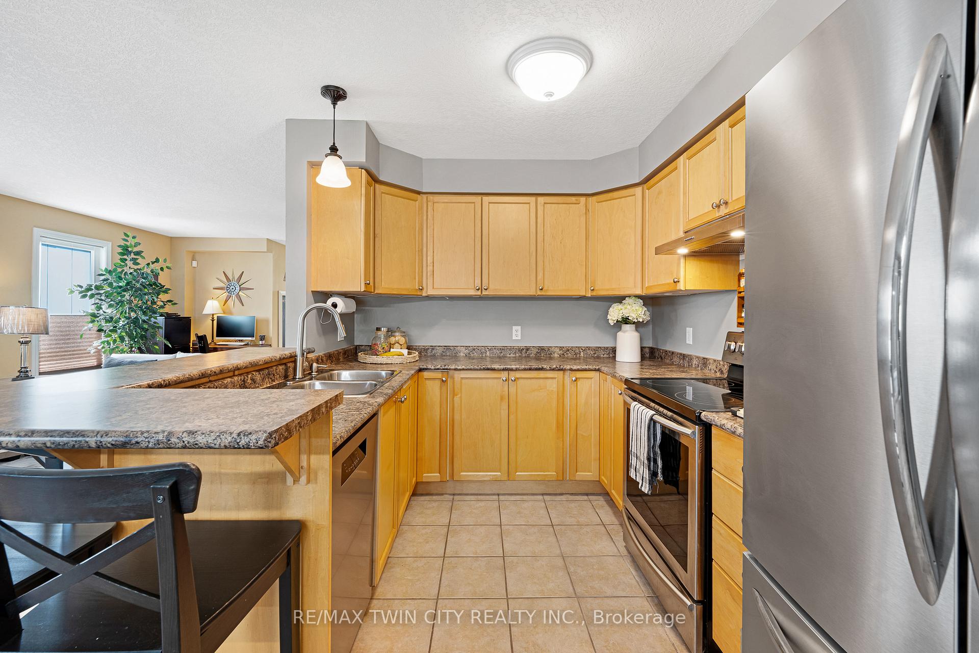 Photo 15 of 74 Colton Circle, Kitchener — HOMEH