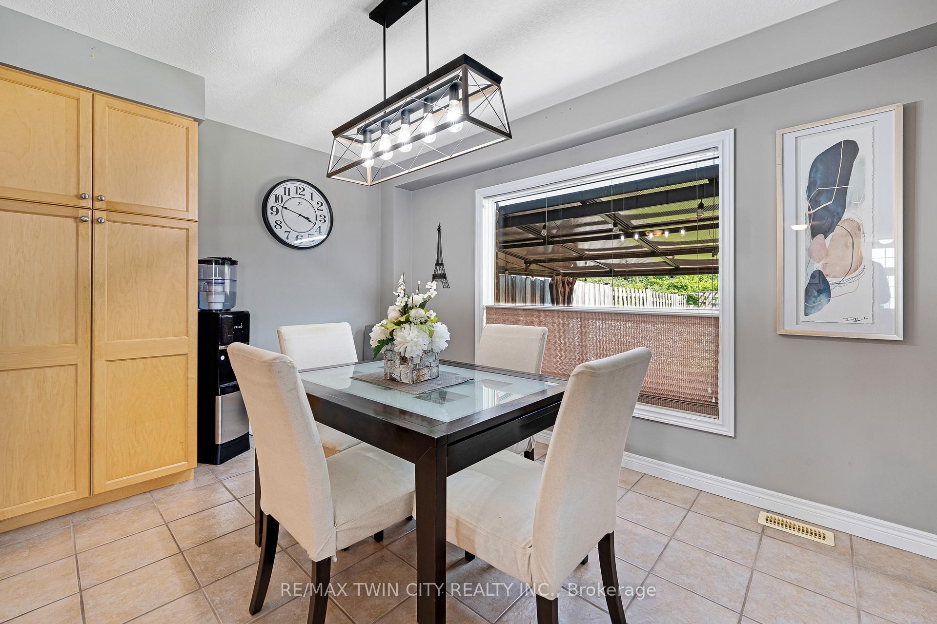 Photo 18 of 74 Colton Circle, Kitchener — HOMEH