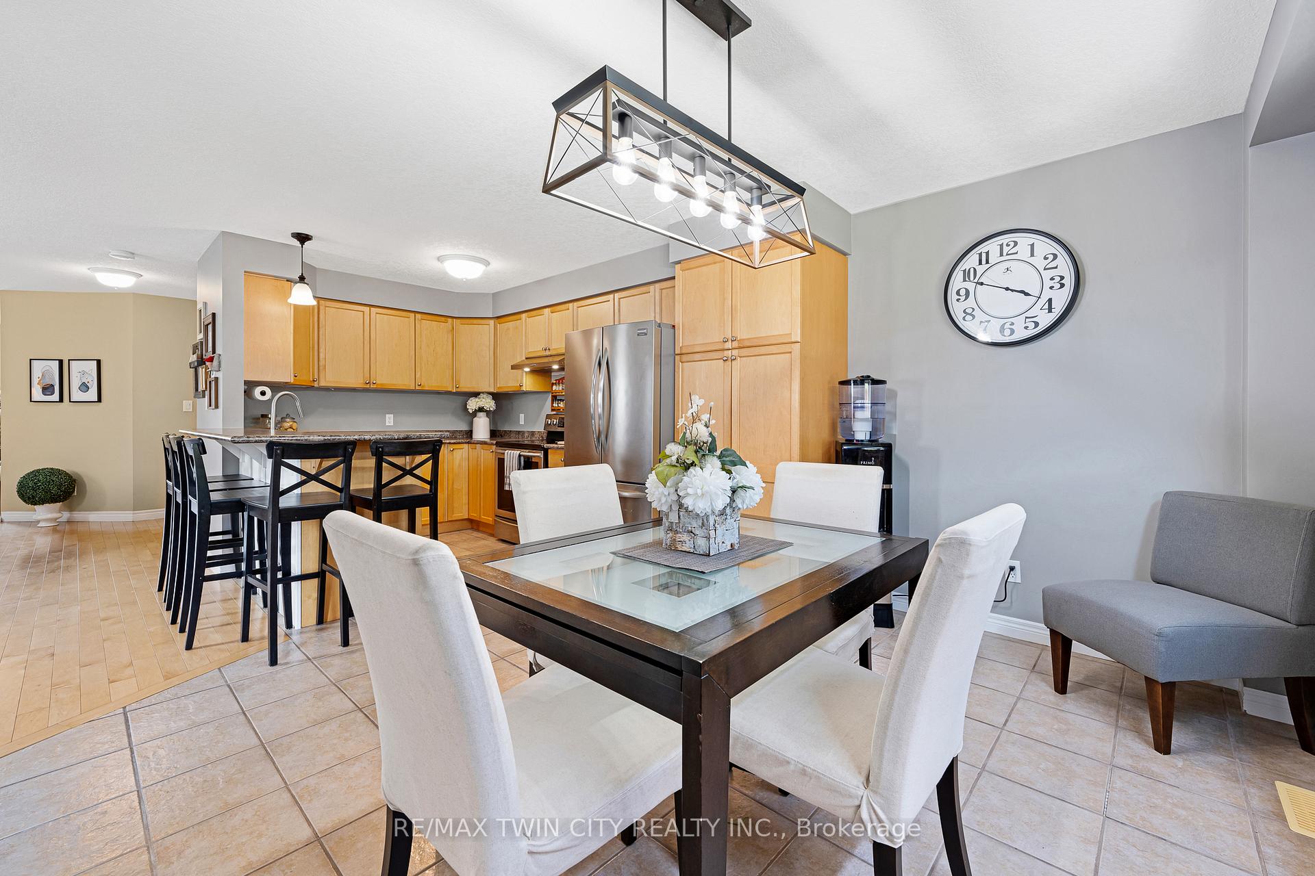 Photo 19 of 74 Colton Circle, Kitchener — HOMEH