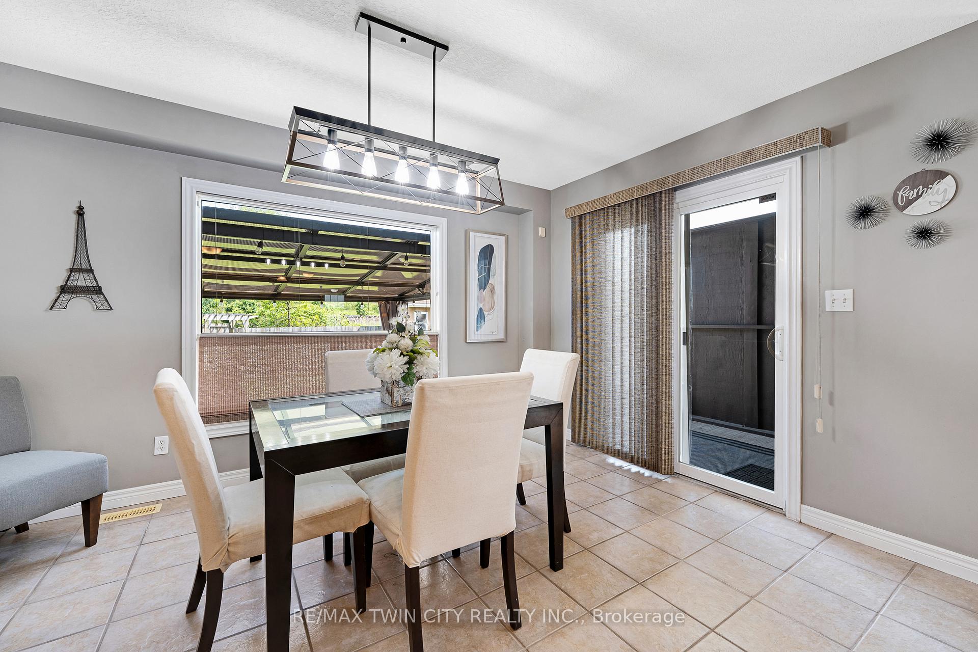 Photo 20 of 74 Colton Circle, Kitchener — HOMEH