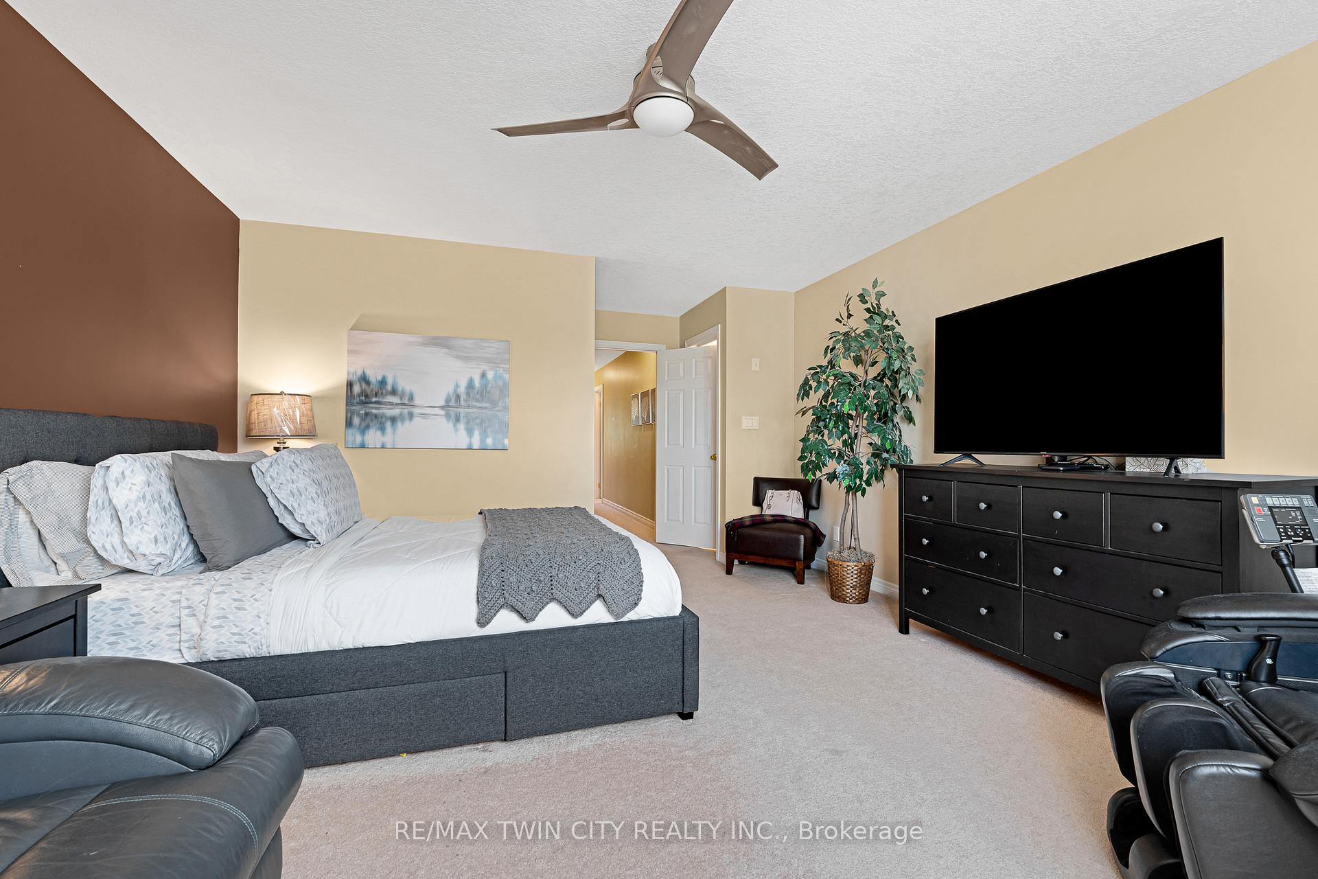 Photo 23 of 74 Colton Circle, Kitchener — HOMEH