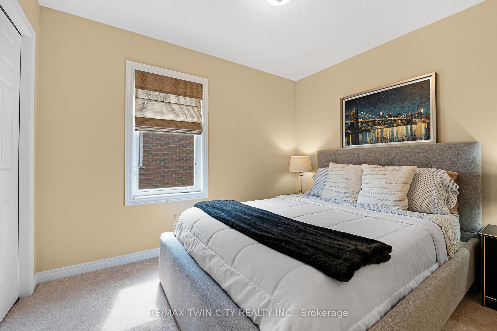 Photo 25 of 74 Colton Circle, Kitchener — HOMEH