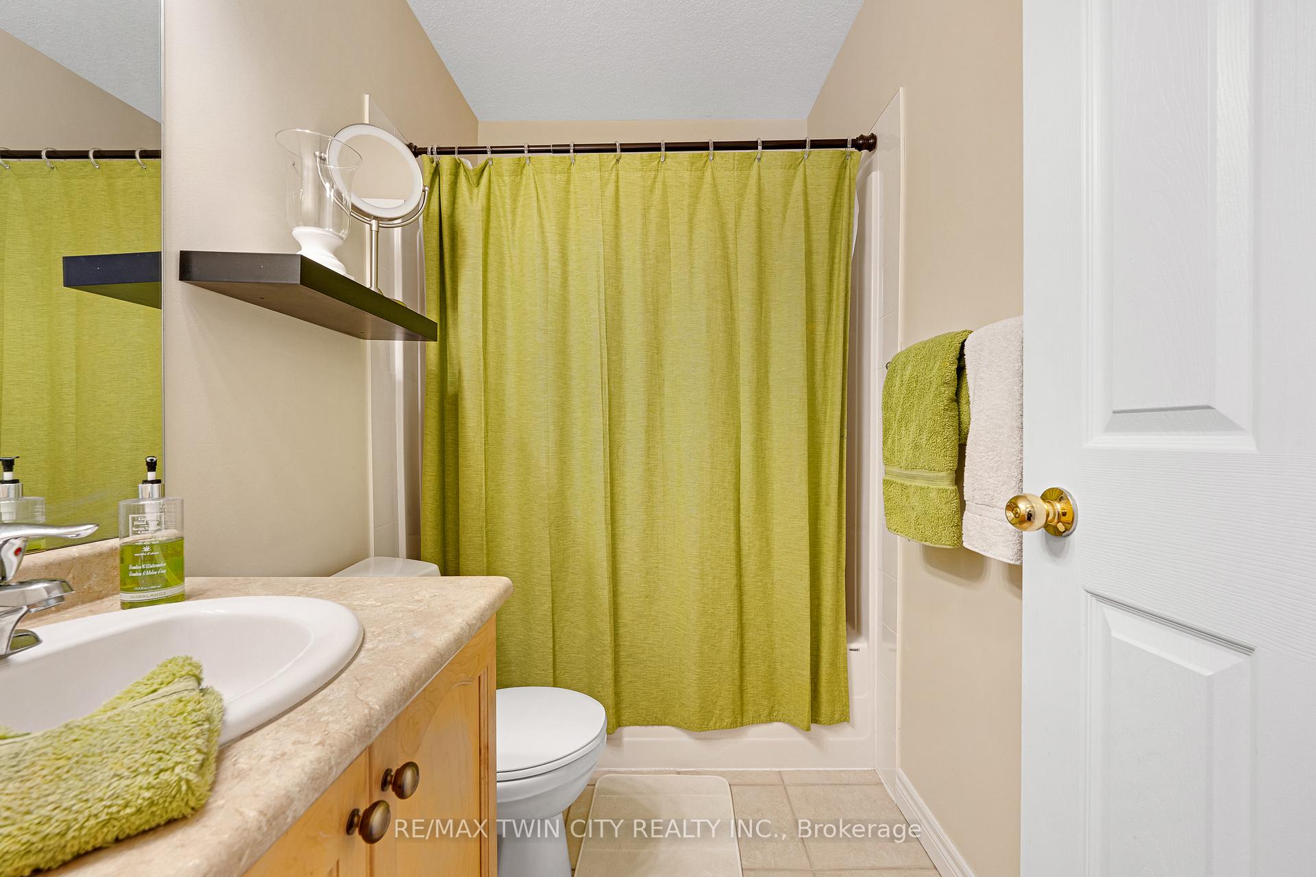 Photo 26 of 74 Colton Circle, Kitchener — HOMEH