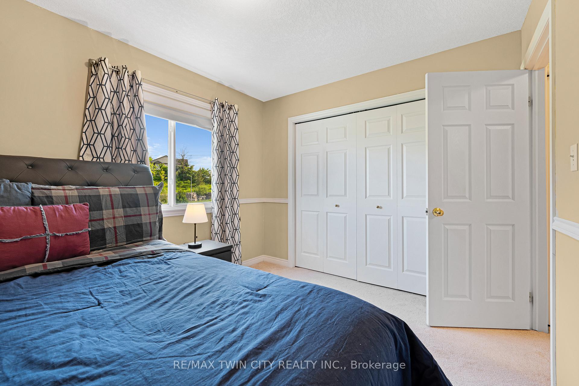 Photo 28 of 74 Colton Circle, Kitchener — HOMEH