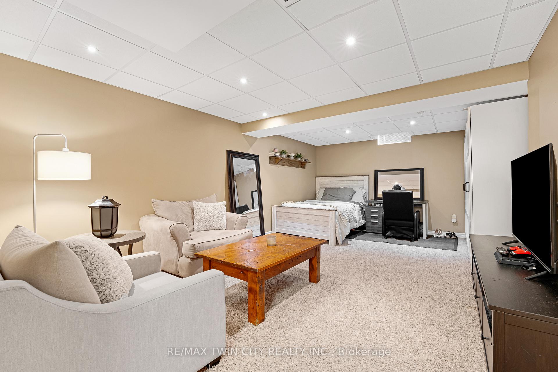 Photo 29 of 74 Colton Circle, Kitchener — HOMEH