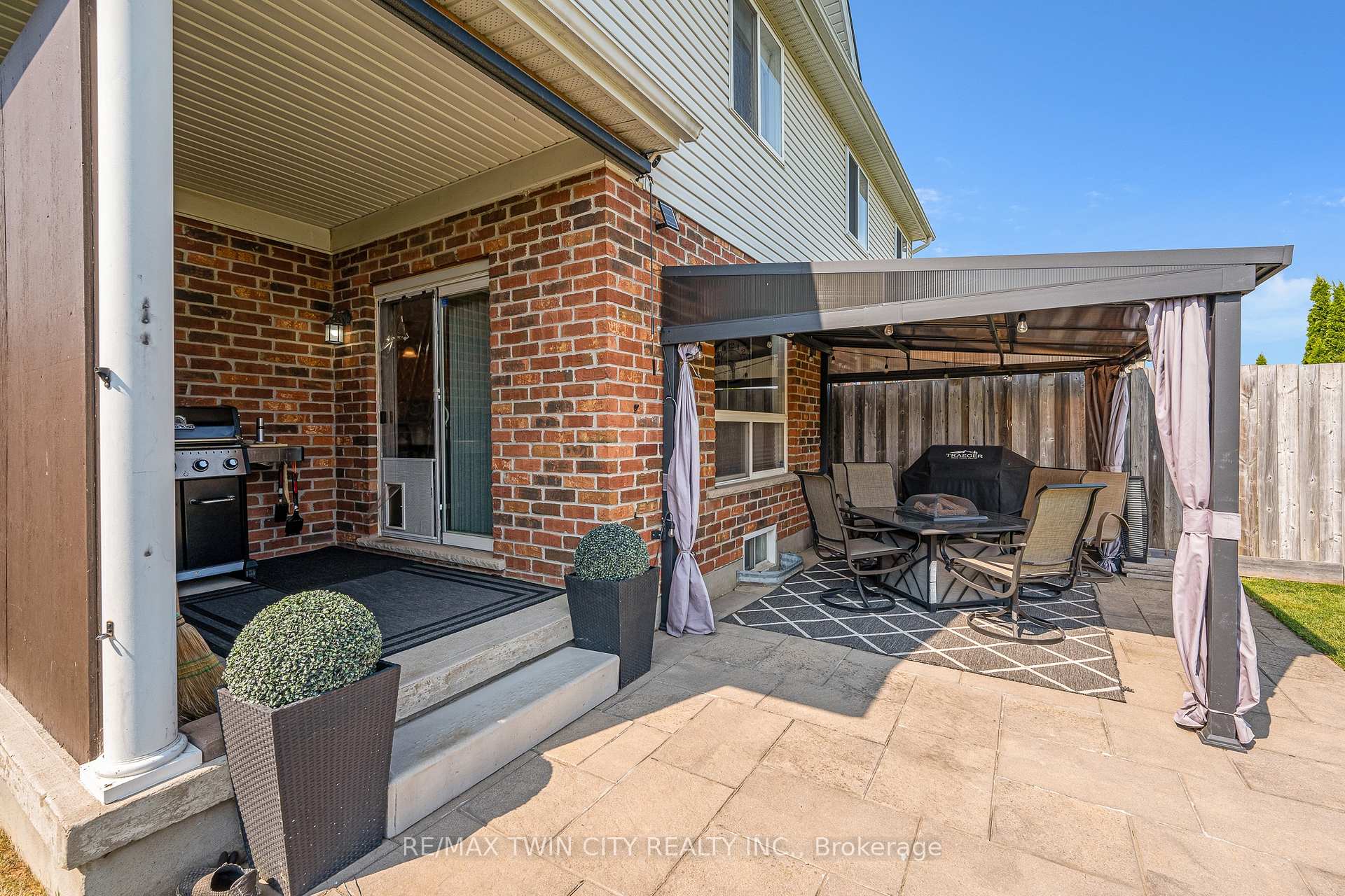 Photo 33 of 74 Colton Circle, Kitchener — HOMEH