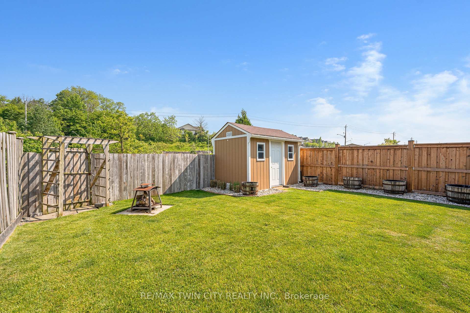 Photo 40 of 74 Colton Circle, Kitchener — HOMEH