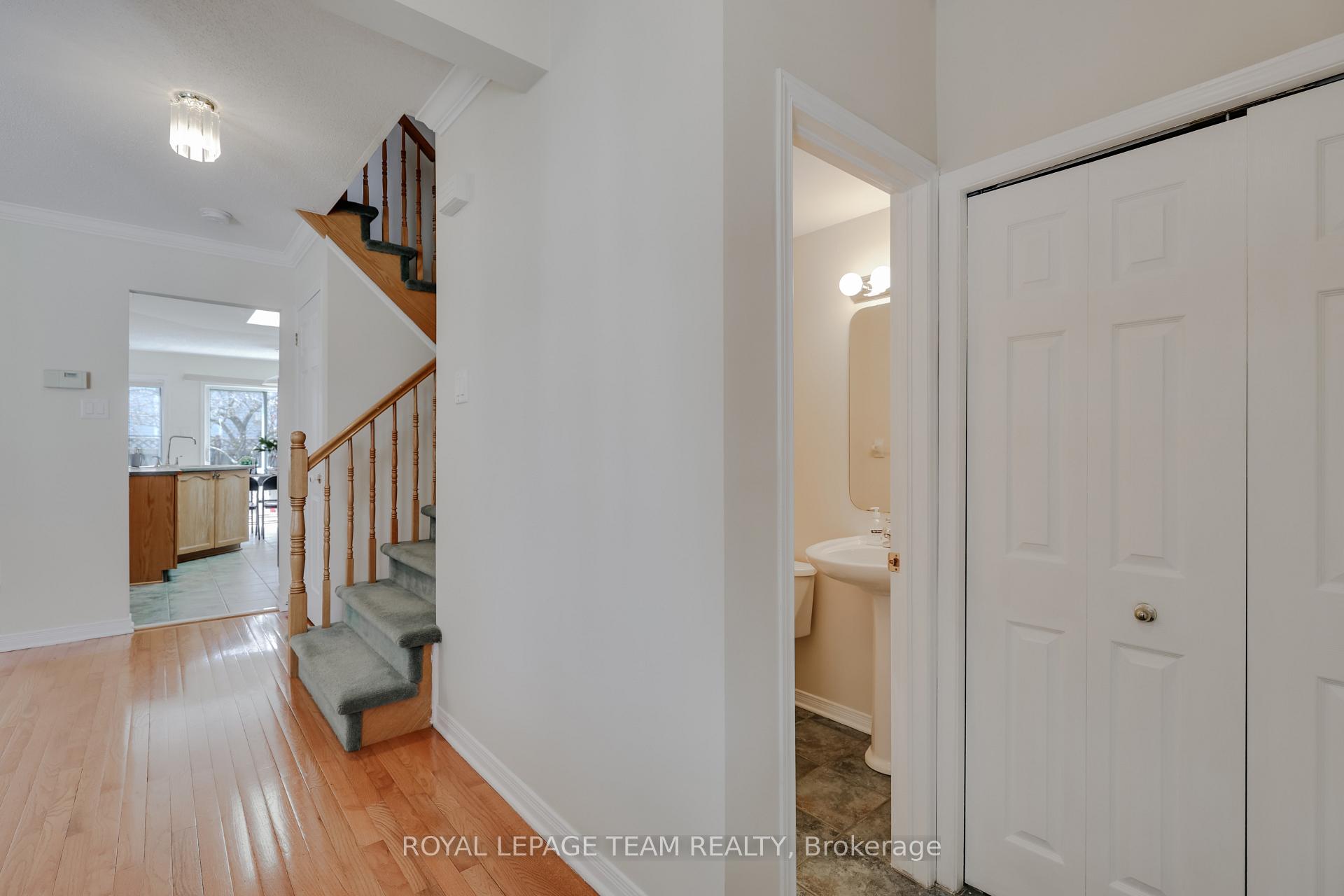 Photo 4 of 8 Bellrock Drive, Ottawa, Kanata - Beaverbrook — HOMEH