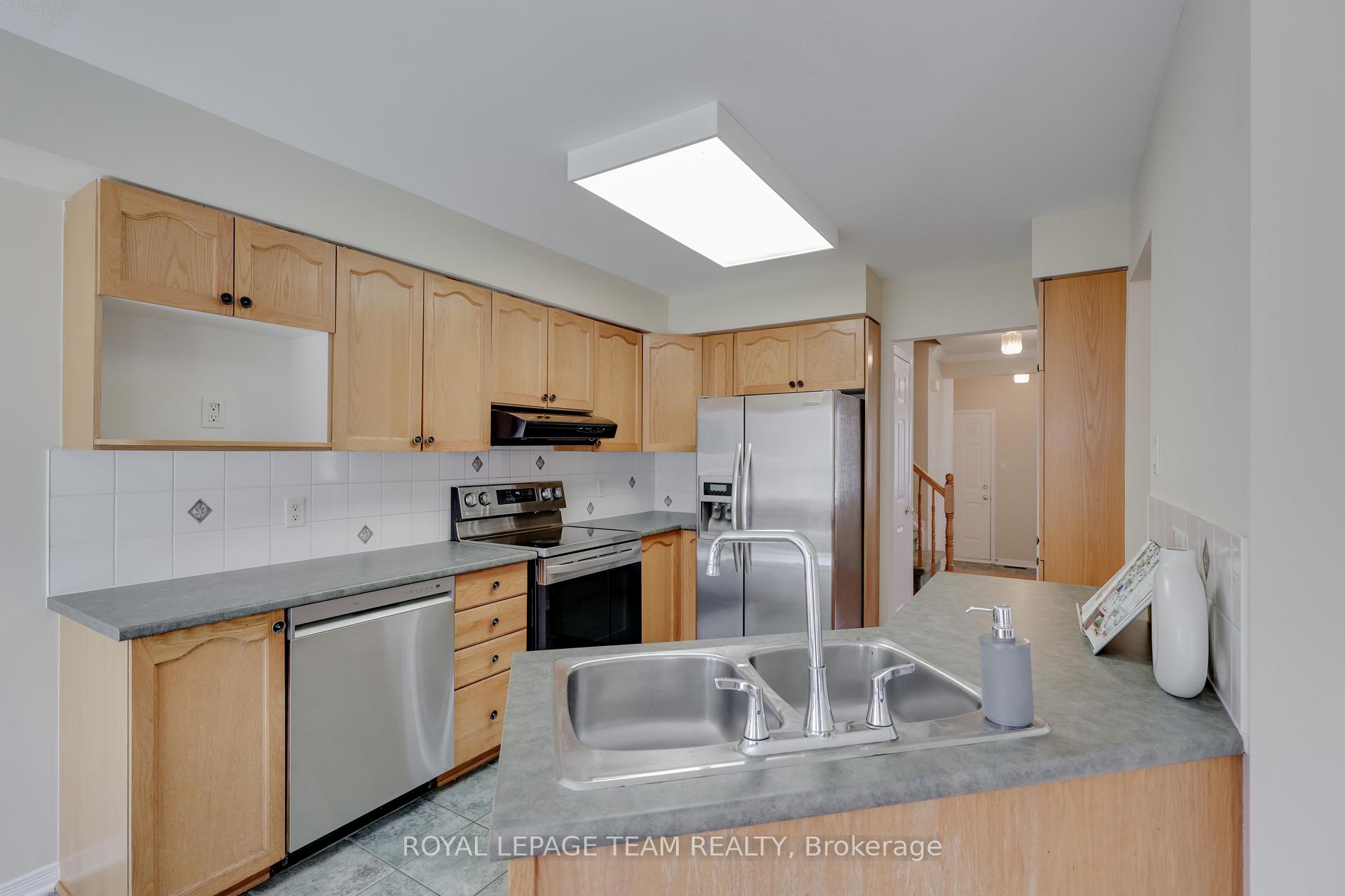 Photo 17 of 8 Bellrock Drive, Ottawa, Kanata - Beaverbrook — HOMEH