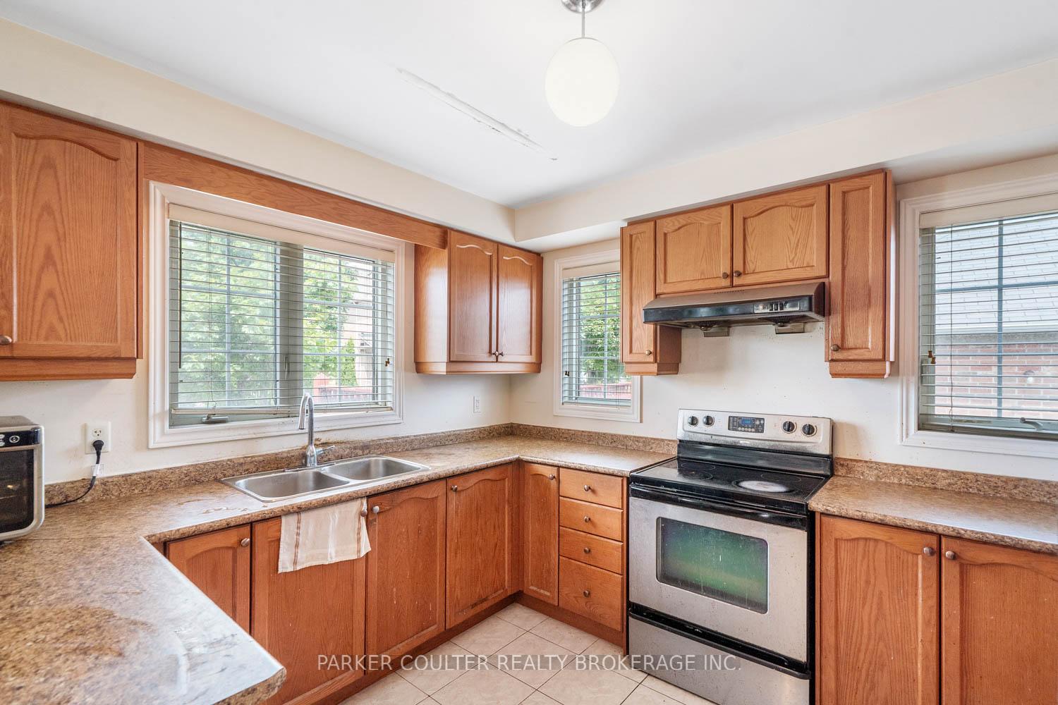 Photo 3 of 44 The Shire Lane, Markham, Cornell — HOMEH