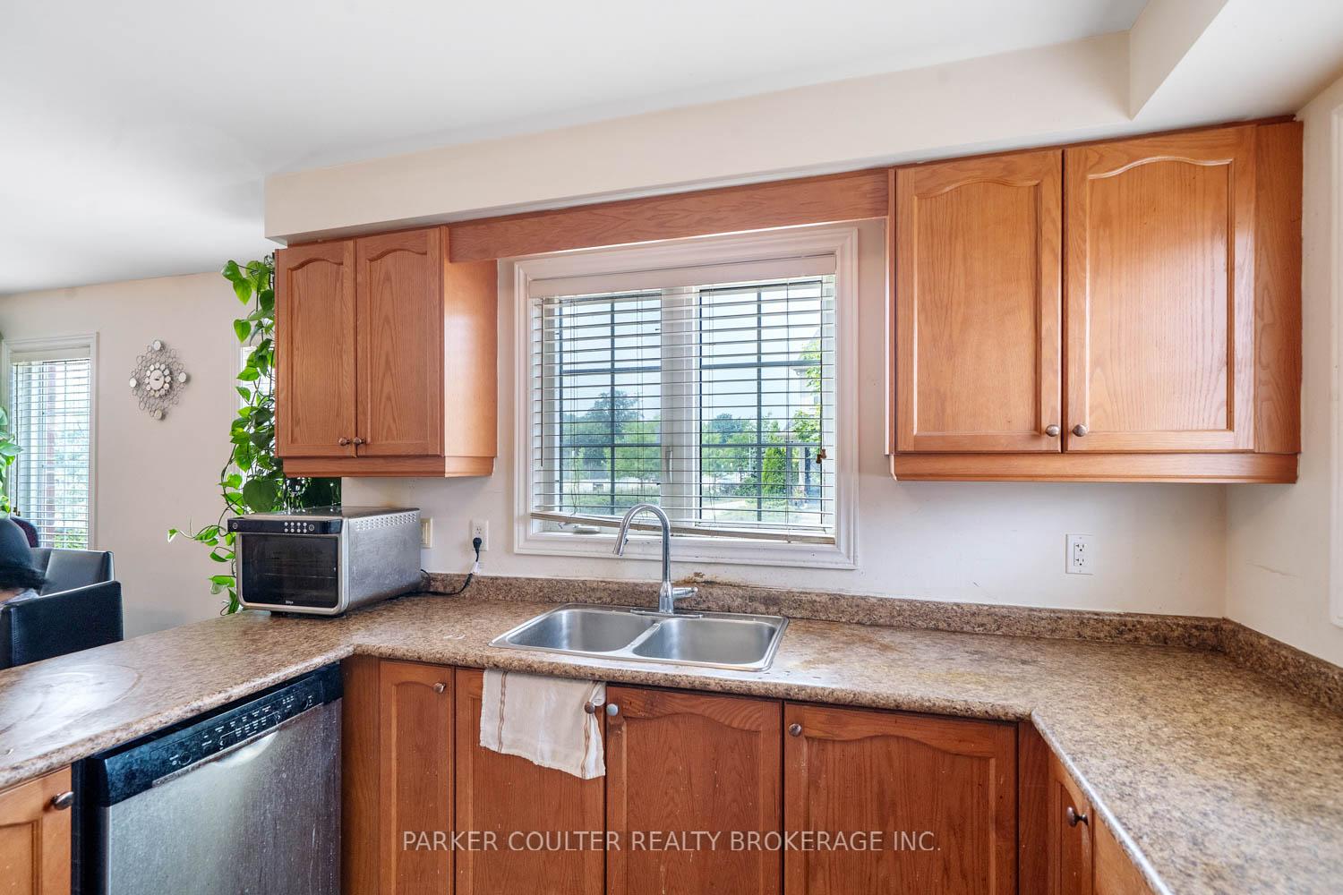Photo 5 of 44 The Shire Lane, Markham, Cornell — HOMEH