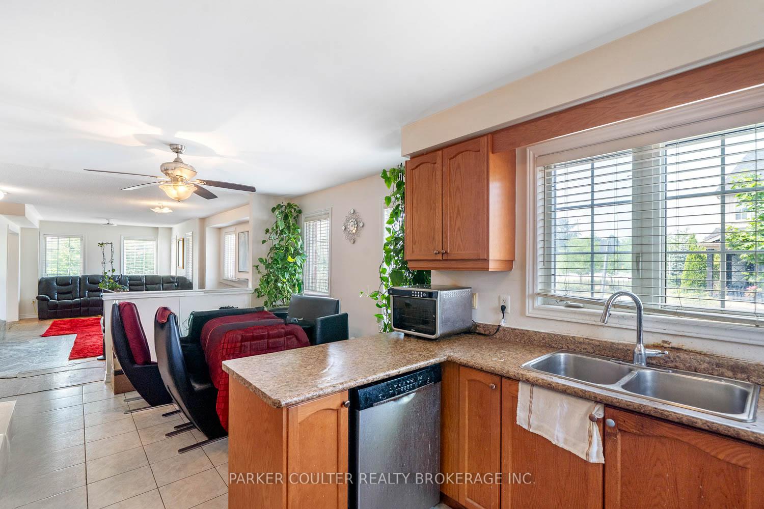 Photo 6 of 44 The Shire Lane, Markham, Cornell — HOMEH