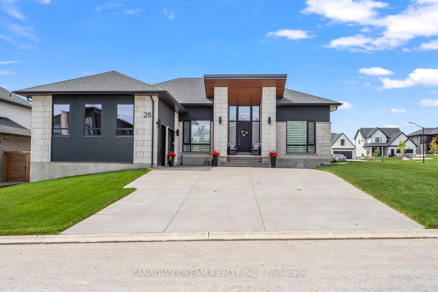 Photo 2 of 28 Edgeview Crescent, Middlesex Centre, Kilworth — HOMEH