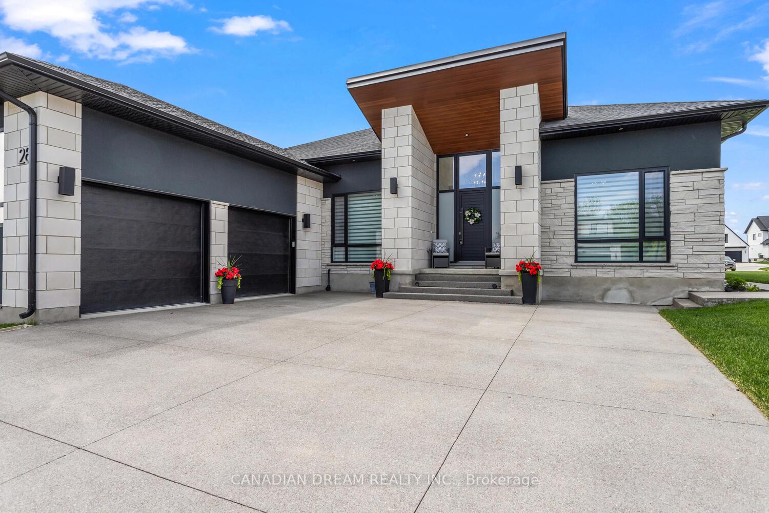 Photo 3 of 28 Edgeview Crescent, Middlesex Centre, Kilworth — HOMEH