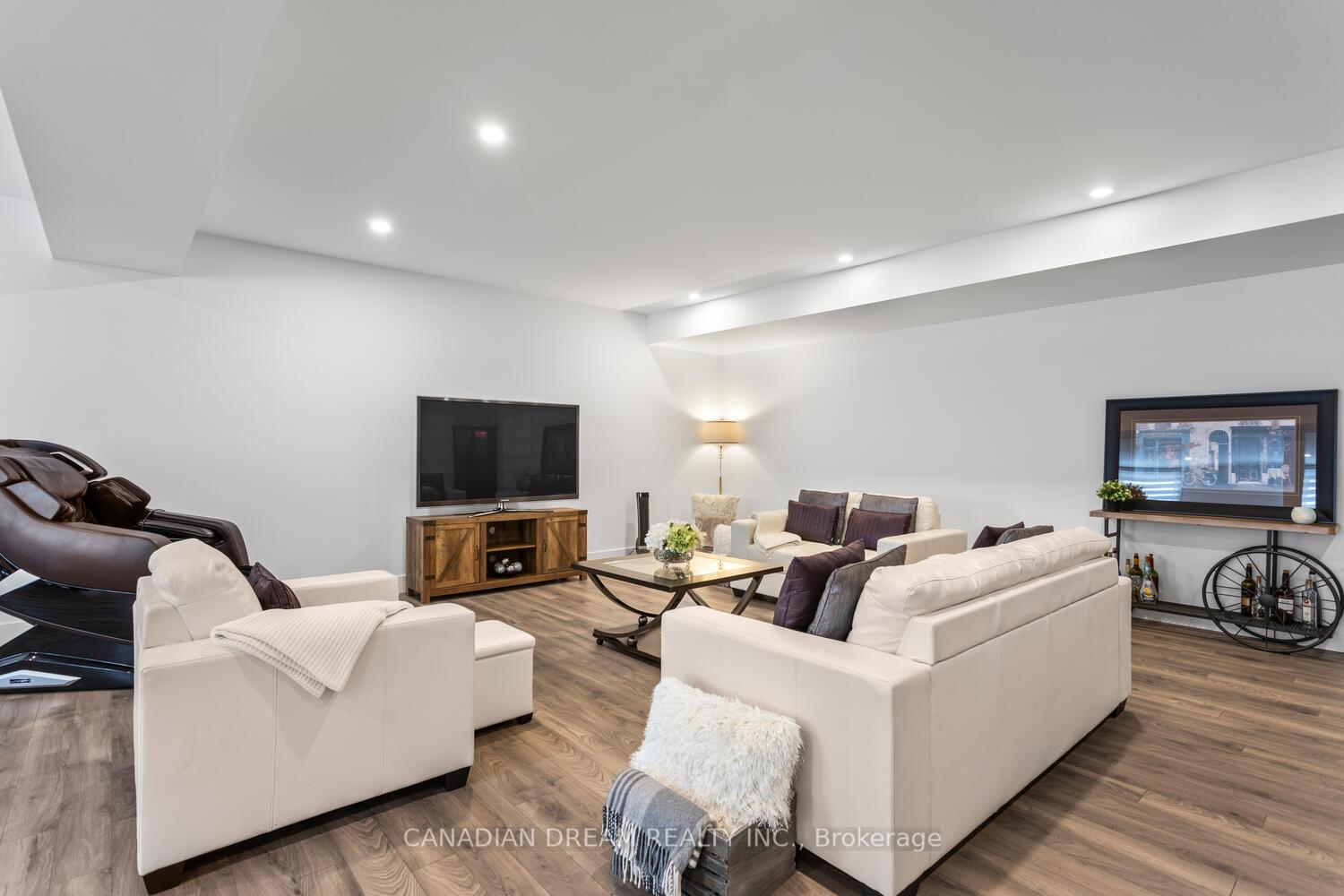 Photo 33 of 28 Edgeview Crescent, Middlesex Centre, Kilworth — HOMEH