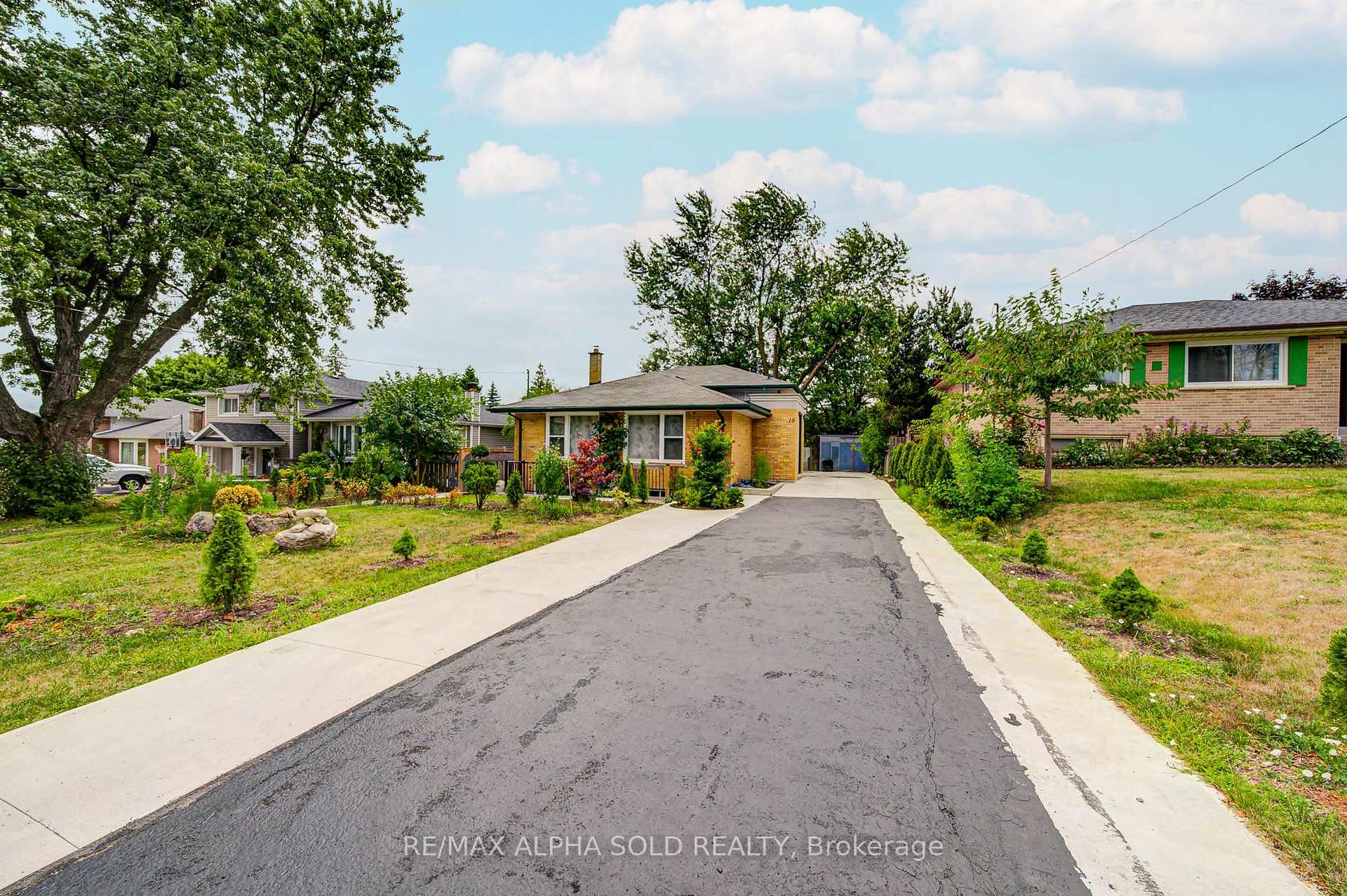 Photo 3 of 16 Arrowflight Drive, Markham, Bullock — HOMEH