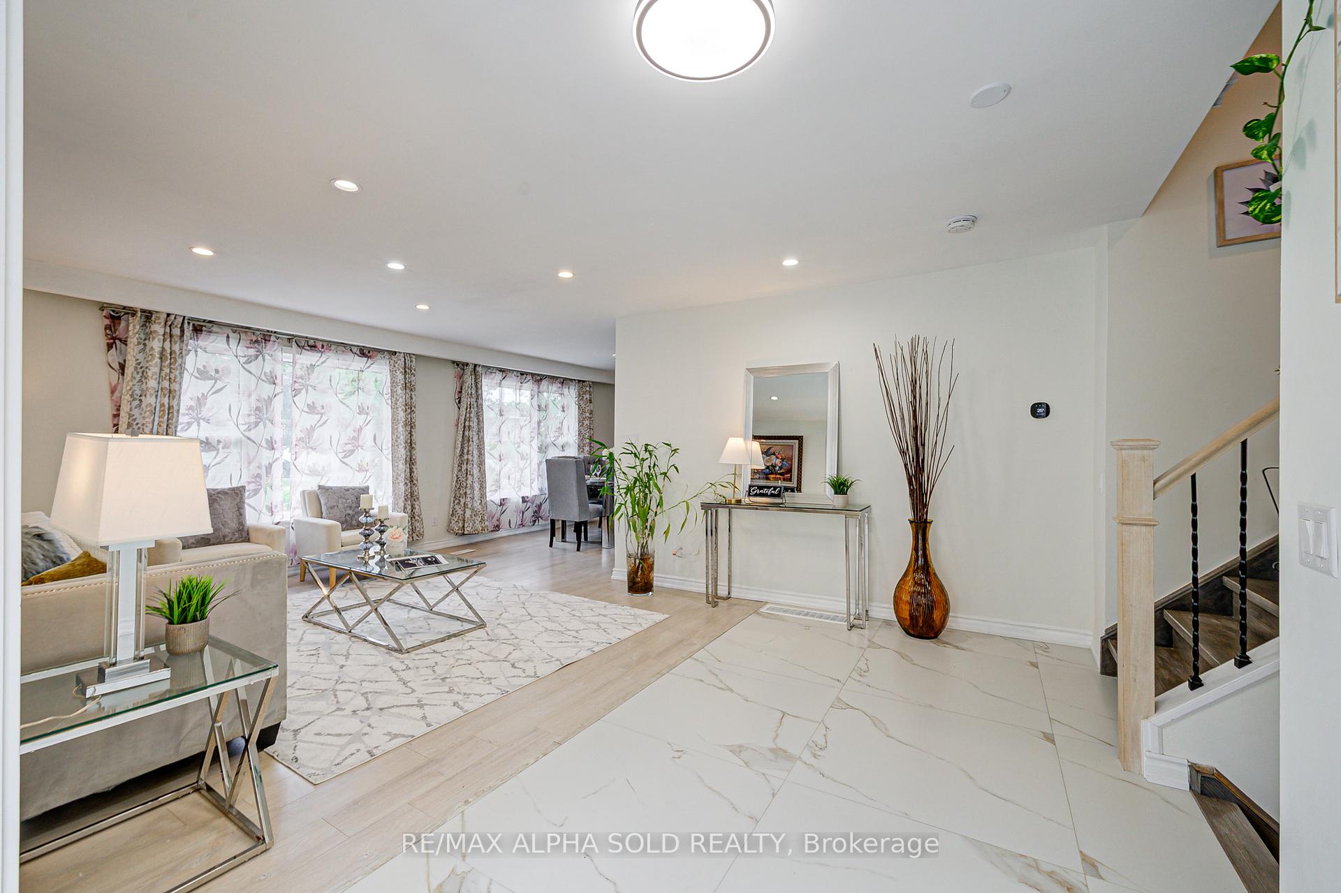 Photo 6 of 16 Arrowflight Drive, Markham, Bullock — HOMEH