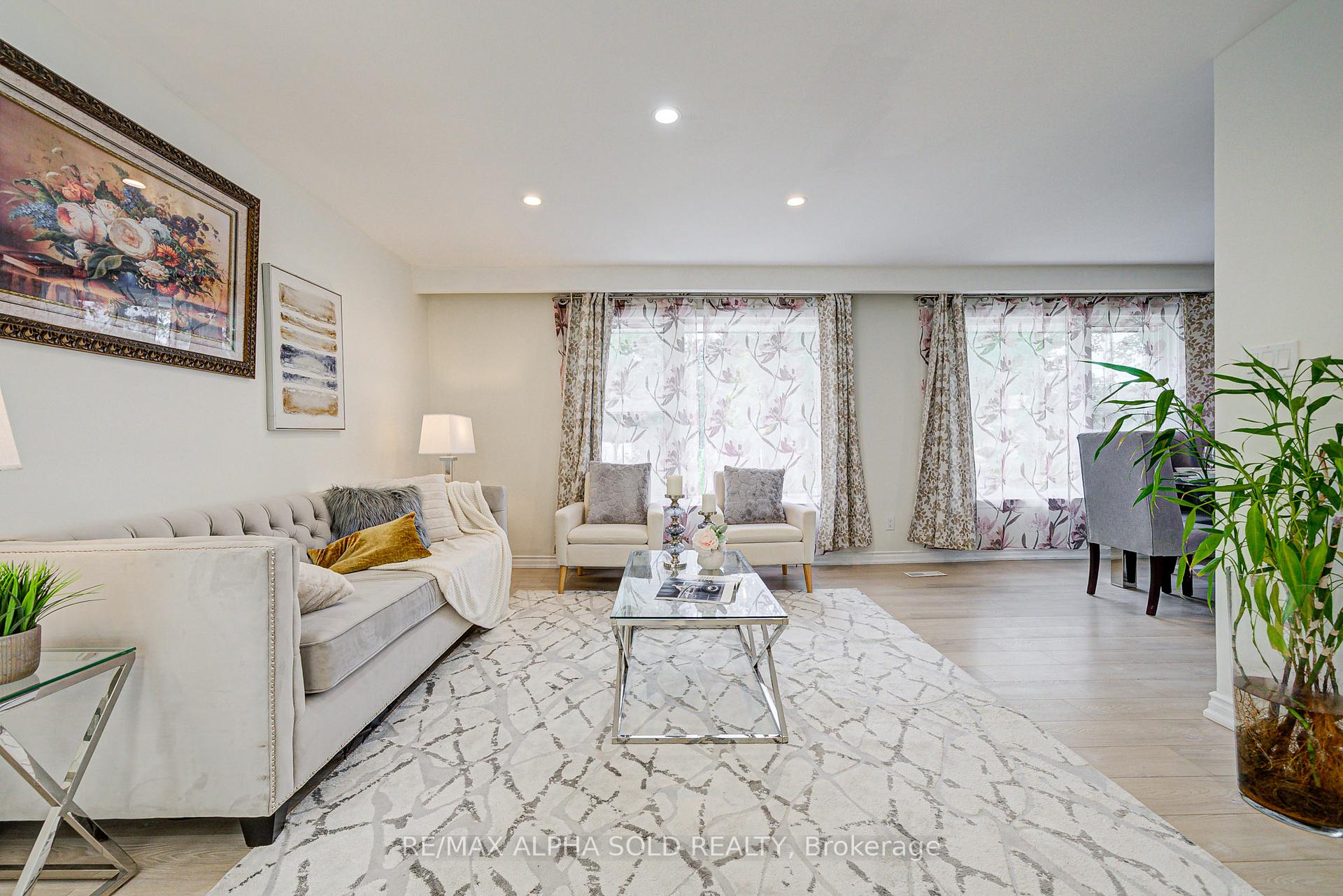 Photo 7 of 16 Arrowflight Drive, Markham, Bullock — HOMEH
