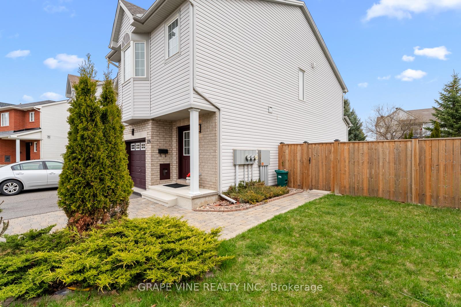 Photo 2 of 224 Arrita Street, Ottawa, Kanata - Emerald Meadows/Trailwest — HOMEH
