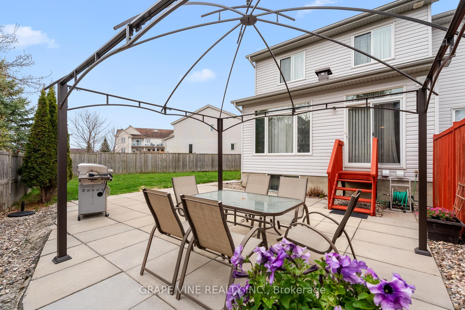 Photo 3 of 224 Arrita Street, Ottawa, Kanata - Emerald Meadows/Trailwest — HOMEH