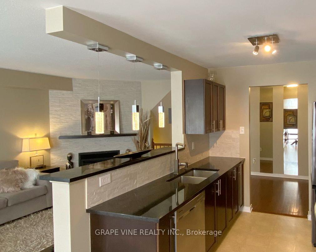 Photo 11 of 224 Arrita Street, Ottawa, Kanata - Emerald Meadows/Trailwest — HOMEH