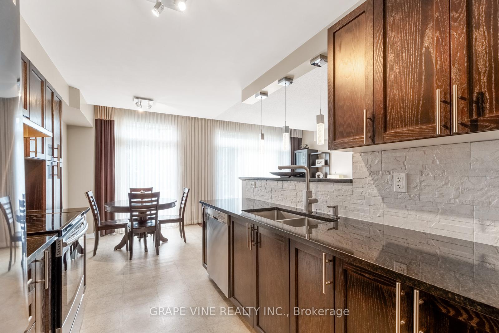Photo 13 of 224 Arrita Street, Ottawa, Kanata - Emerald Meadows/Trailwest — HOMEH