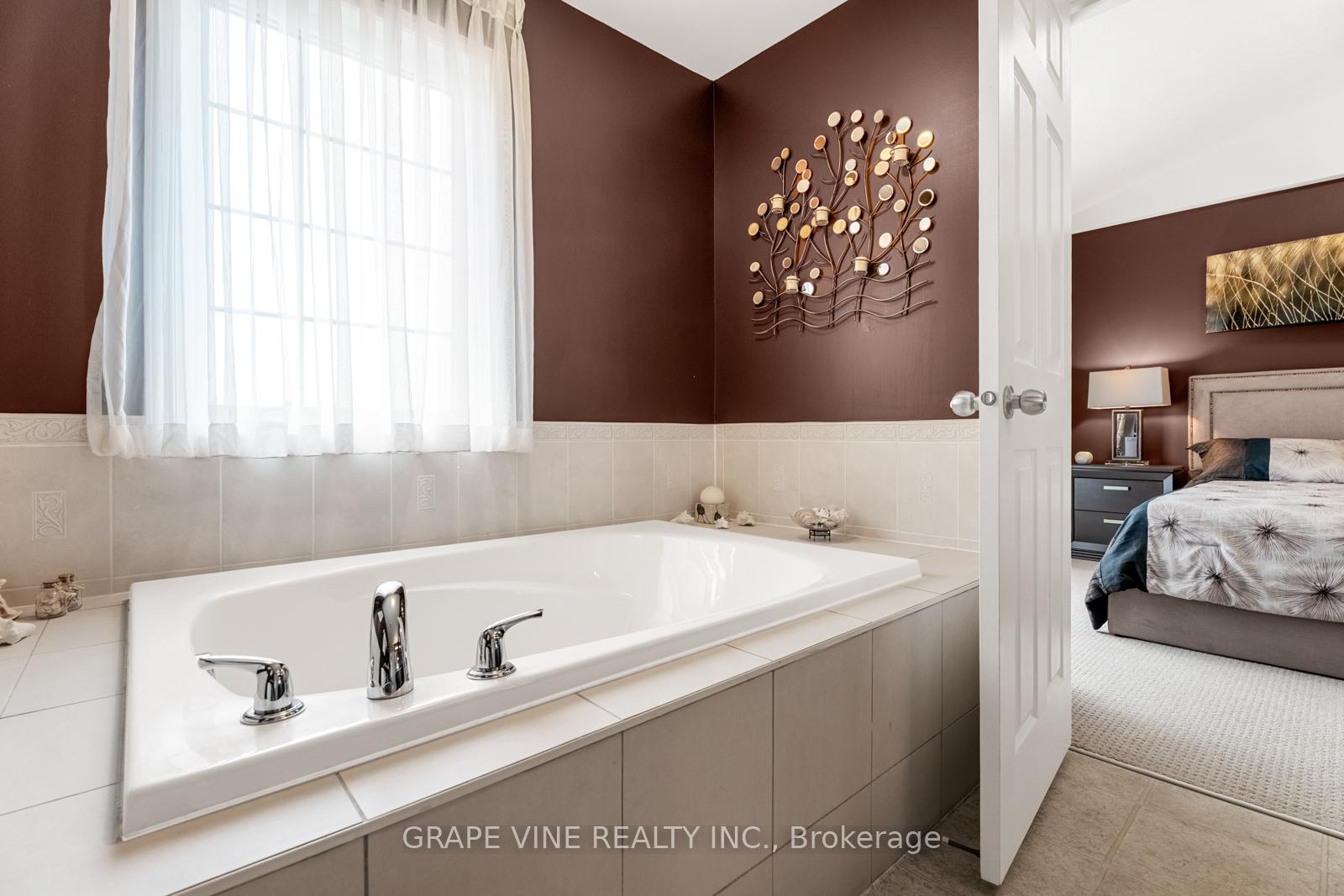 Photo 22 of 224 Arrita Street, Ottawa, Kanata - Emerald Meadows/Trailwest — HOMEH