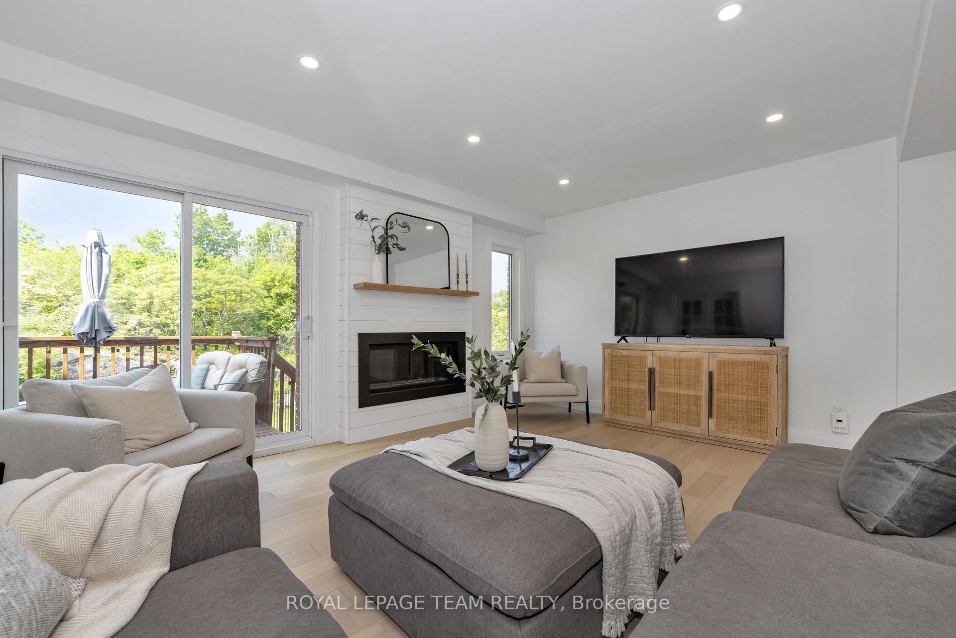 Photo 10 of 6C Weslock Way, Ottawa, Kanata - Kanata Lakes/Heritage Hills — HOMEH