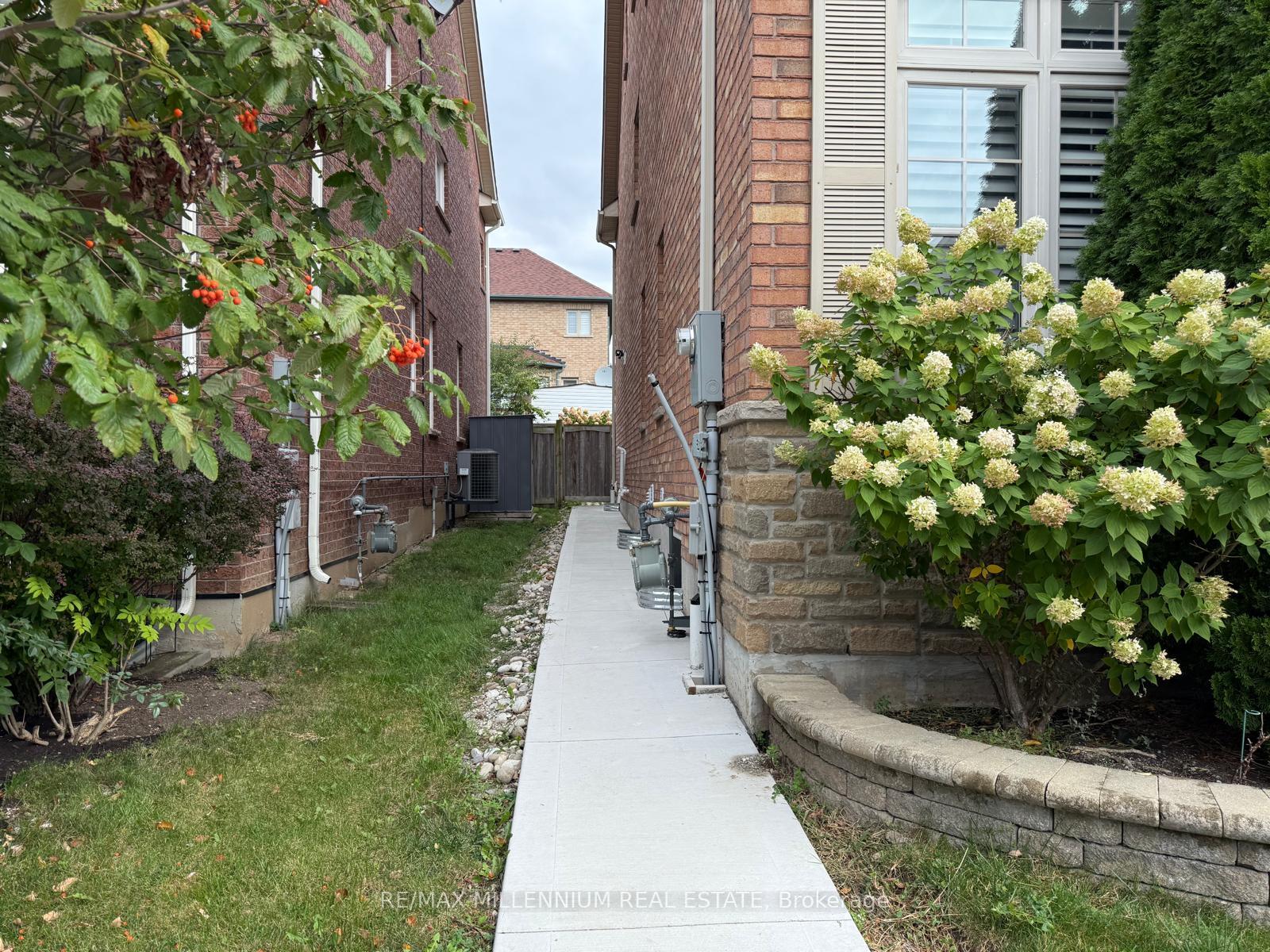 Front of 429 Stringer Circle