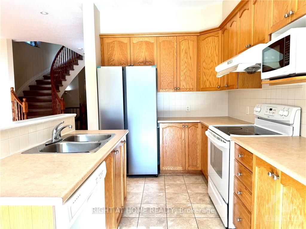 Photo 2 of 246 Badgeley Avenue, Ottawa, Kanata - Kanata Lakes/Heritage Hills — HOMEH