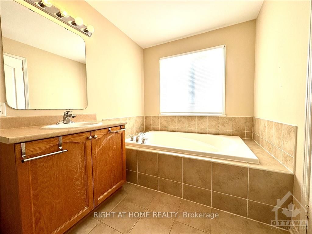 Photo 6 of 246 Badgeley Avenue, Ottawa, Kanata - Kanata Lakes/Heritage Hills — HOMEH