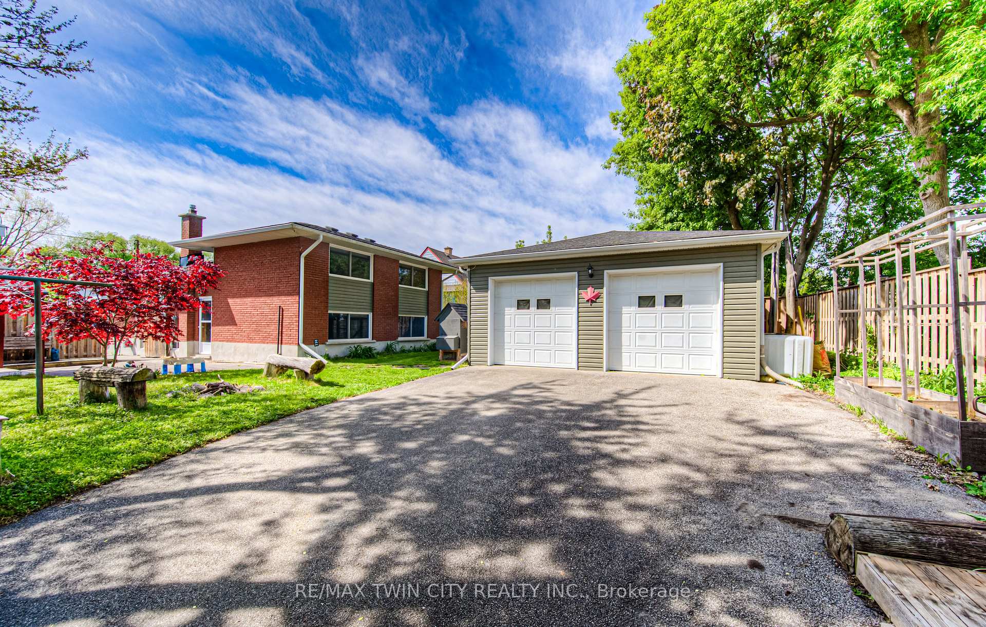 Photo 3 of 100 Jansen Avenue, Kitchener — HOMEH