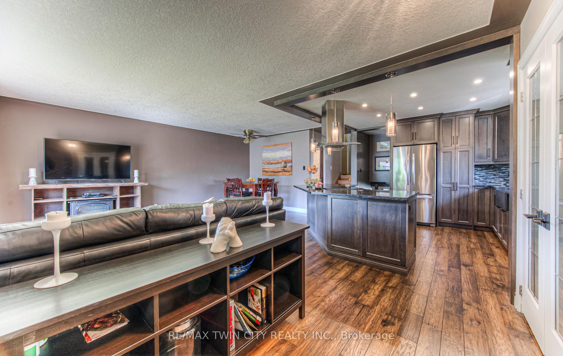 Photo 5 of 100 Jansen Avenue, Kitchener — HOMEH