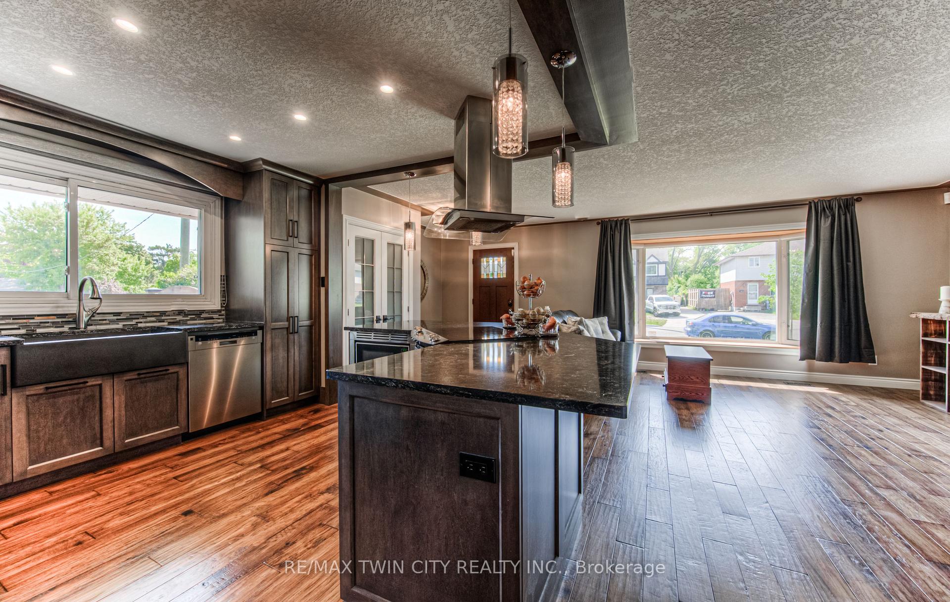 Photo 6 of 100 Jansen Avenue, Kitchener — HOMEH