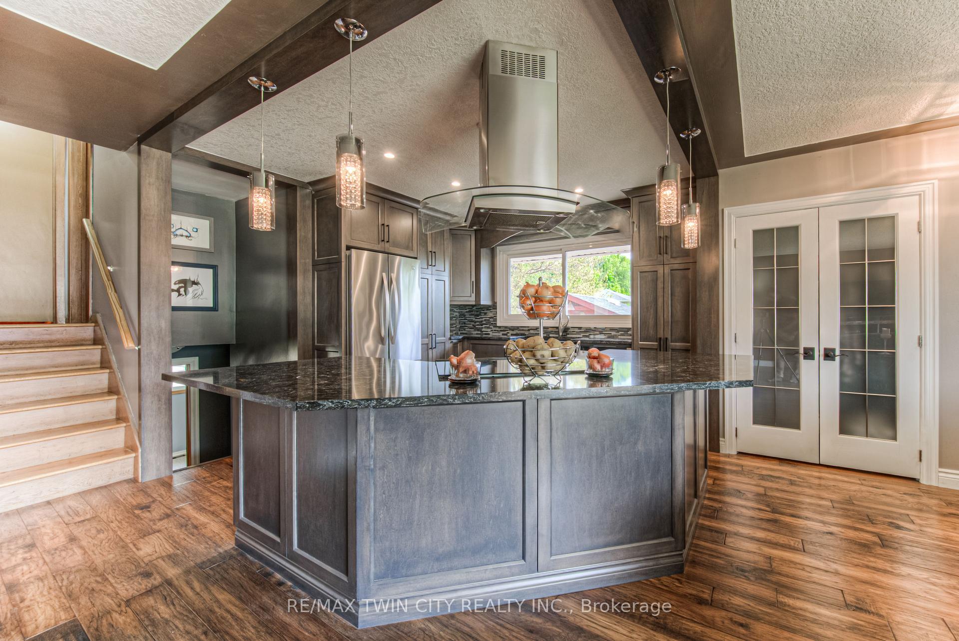 Photo 7 of 100 Jansen Avenue, Kitchener — HOMEH