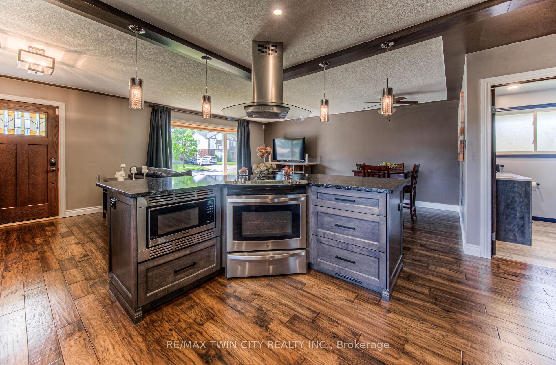Photo 8 of 100 Jansen Avenue, Kitchener — HOMEH