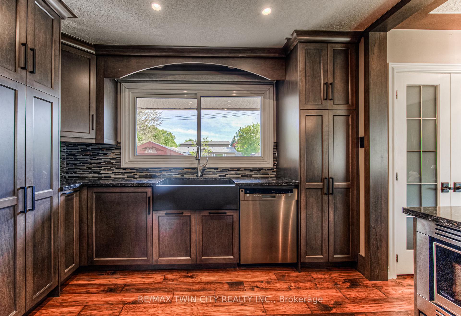 Photo 10 of 100 Jansen Avenue, Kitchener — HOMEH