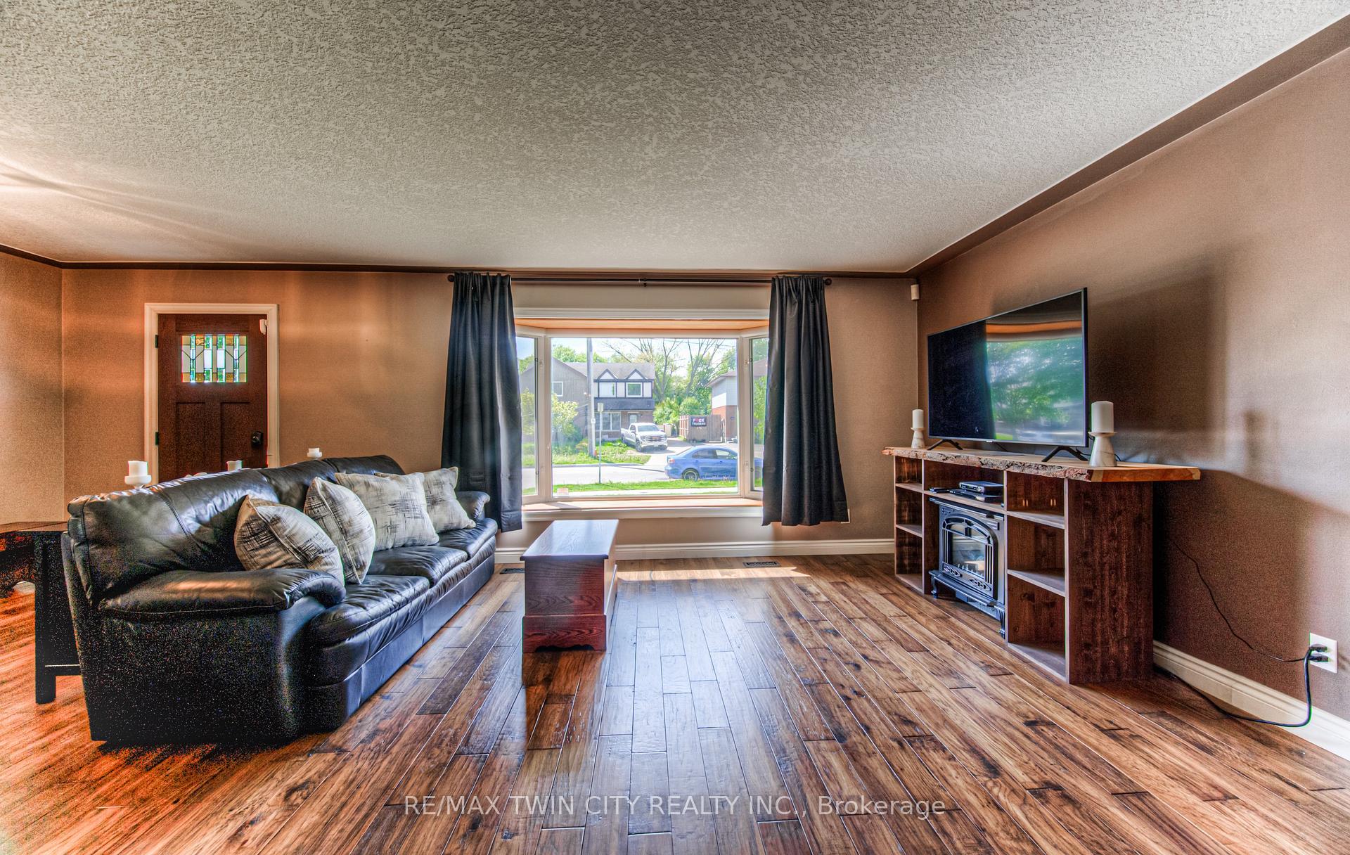 Photo 11 of 100 Jansen Avenue, Kitchener — HOMEH