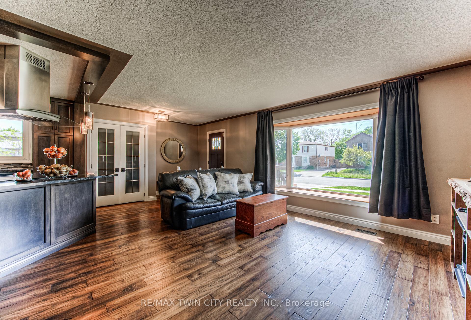 Photo 12 of 100 Jansen Avenue, Kitchener — HOMEH