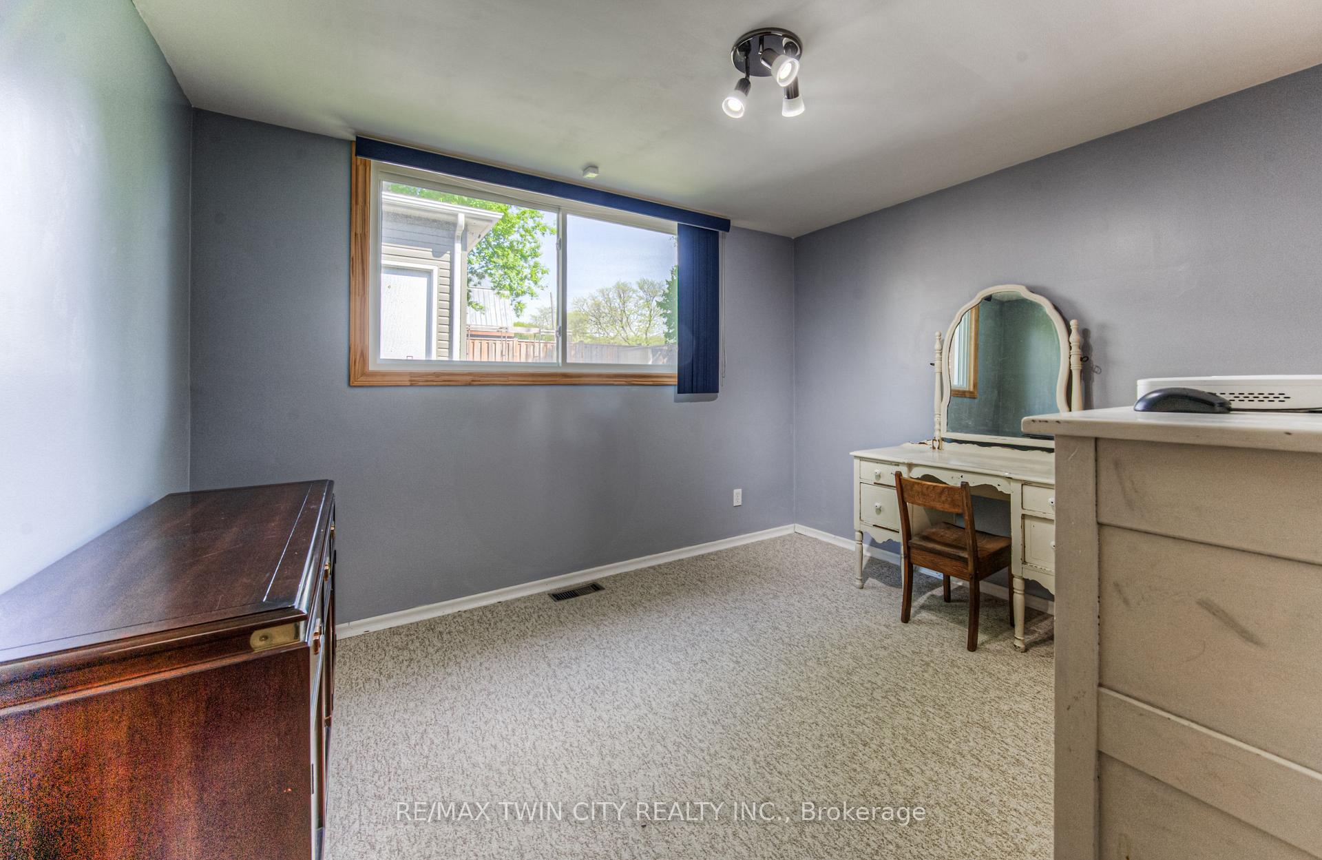 Photo 16 of 100 Jansen Avenue, Kitchener — HOMEH