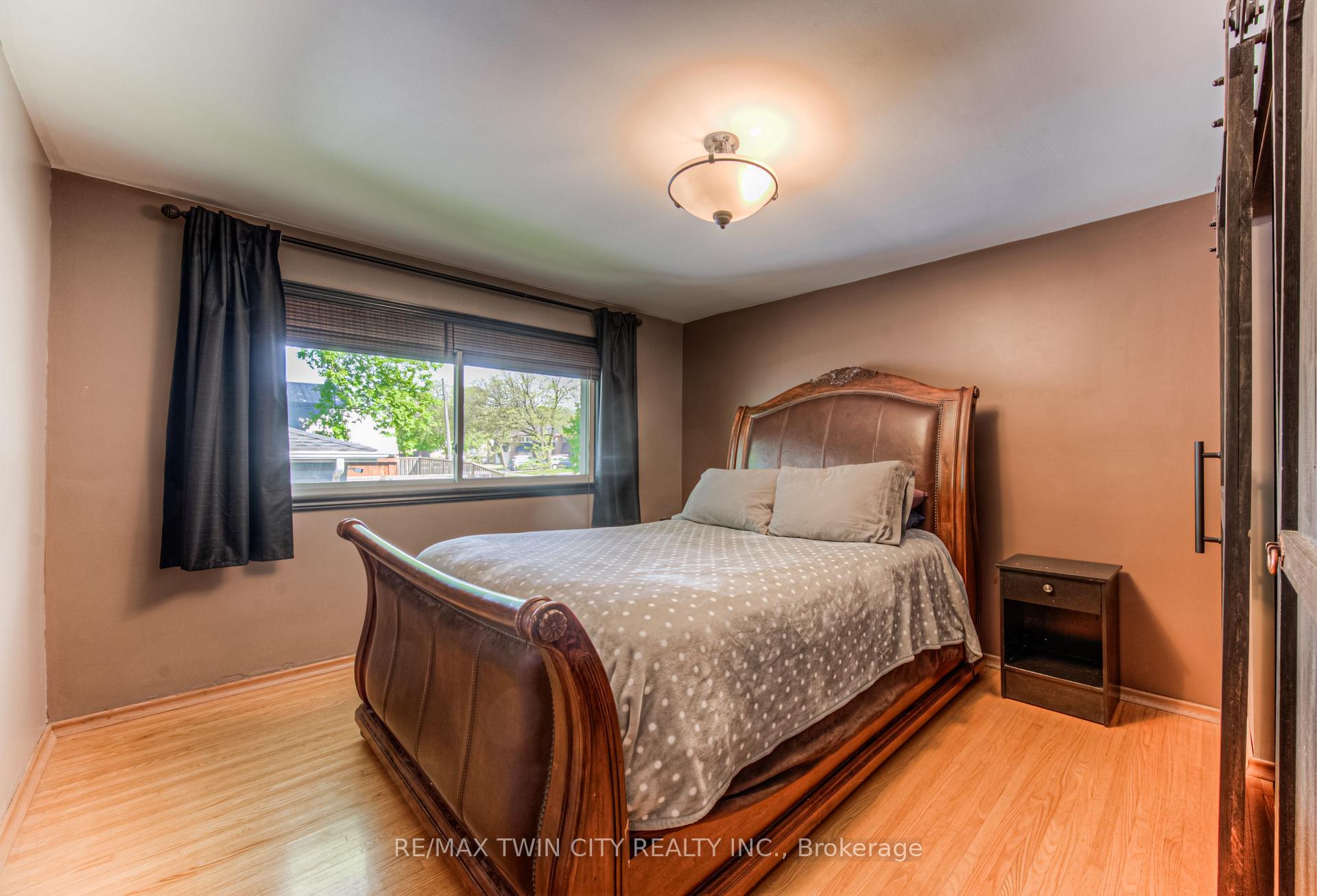 Photo 18 of 100 Jansen Avenue, Kitchener — HOMEH