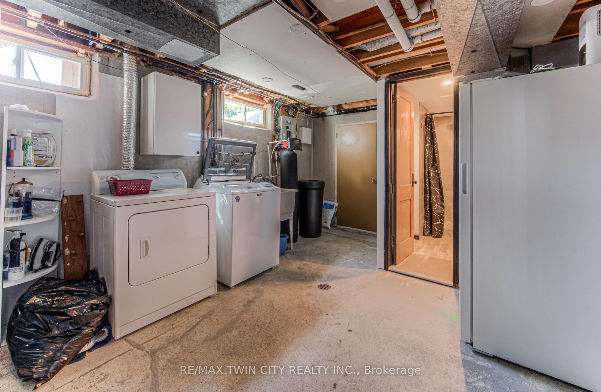 Photo 24 of 100 Jansen Avenue, Kitchener — HOMEH