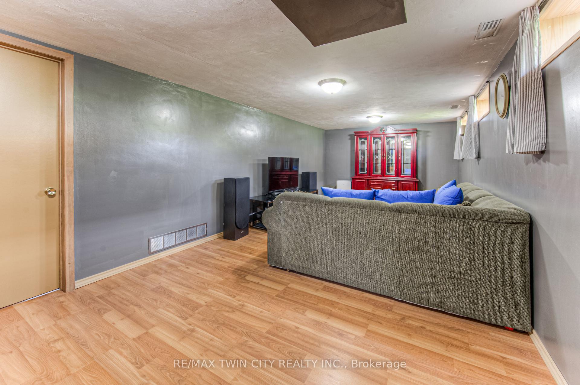 Photo 25 of 100 Jansen Avenue, Kitchener — HOMEH