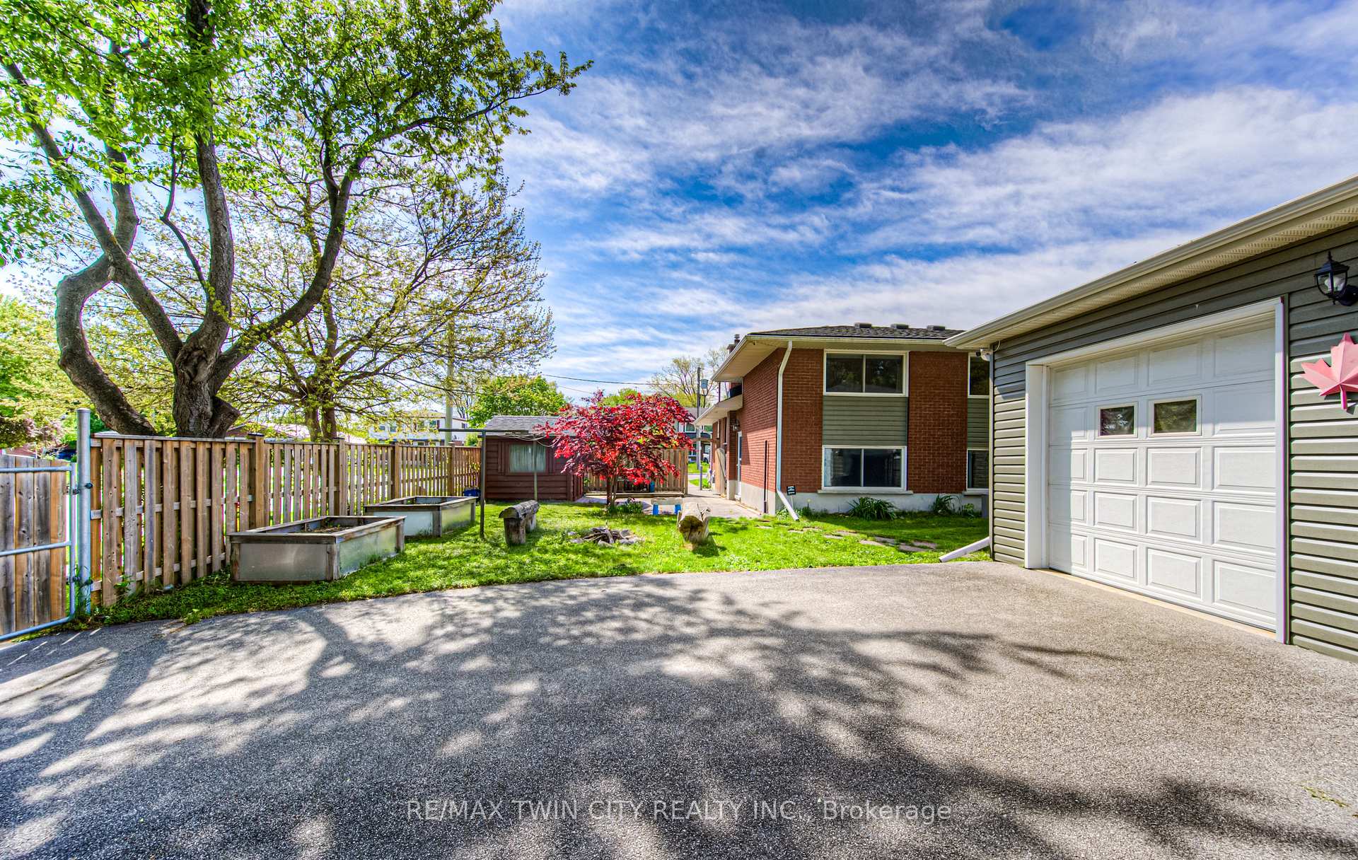 Photo 31 of 100 Jansen Avenue, Kitchener — HOMEH